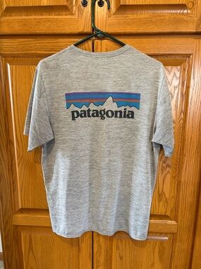 Patagonia Men’s Light Heather Gray Short Sleeve Tee